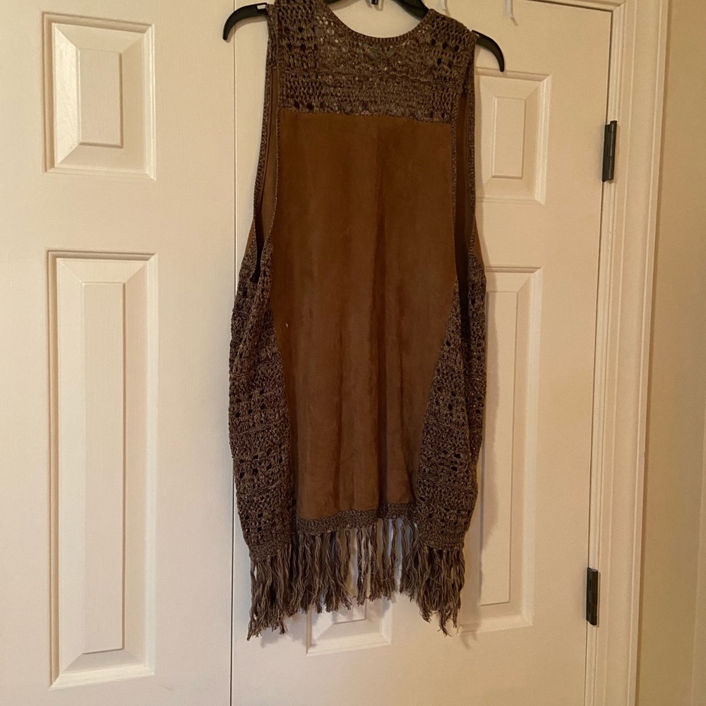 Sleeveless cardigan suede